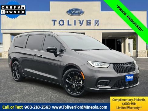 Used 2023 Chrysler Pacifica Limited w/ S Appearance Package image 1