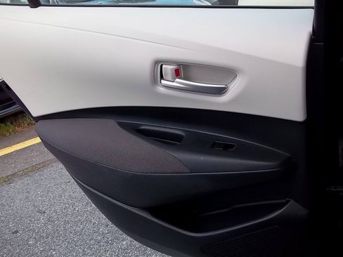 Used 2020 Toyota Corolla LE FWD image 12