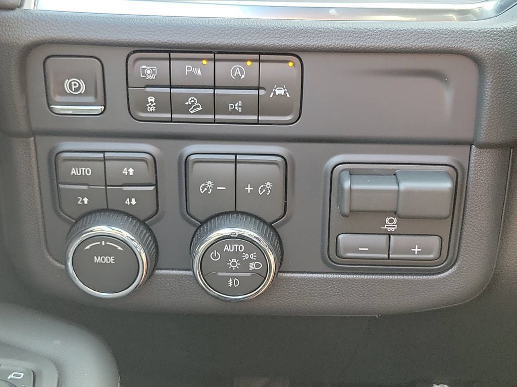 New 2026 Chevrolet Suburban LT w/ Comfort Package AWD/4WD image 13