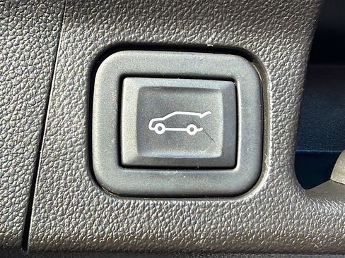 Used 2023 GMC Acadia SLT image 14