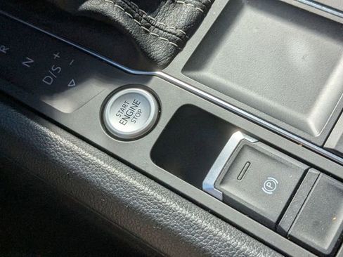 Used 2021 Volkswagen Atlas SE image 17