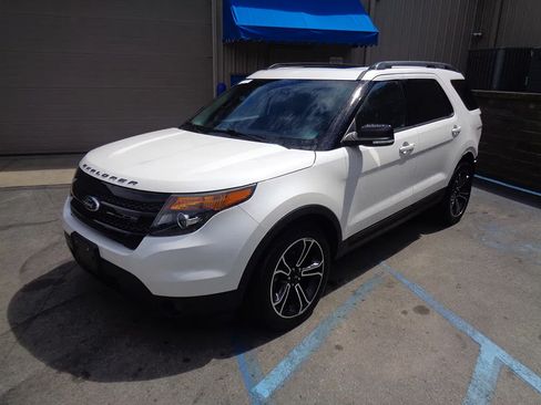 Used 2015 Ford Explorer Sport w/ Equipment Group 401A AWD/4WD image 8