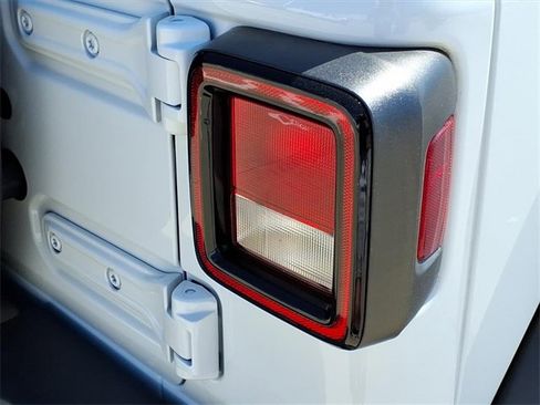 Used 2025 Jeep Wrangler Sport image 9