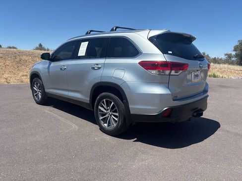 Used 2019 Toyota Highlander XLE AWD/4WD image 7