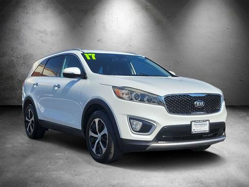 Used 2017 Kia Sorento EX w/ EX Premium Package FWD image 2
