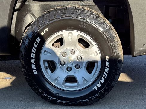 Used 2005 Chevrolet Avalanche Z71 w/ Sun And Sound Package image 8