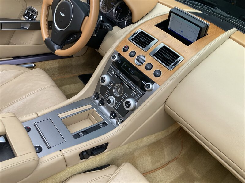 Used 2011 Aston Martin DB9 Volante RWD image 31