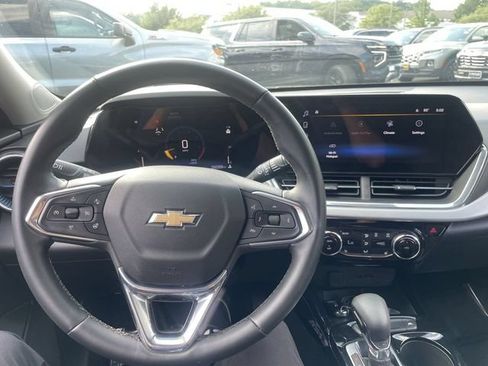 Used 2025 Chevrolet Trax LT w/ Driver Confidence Package FWD image 14