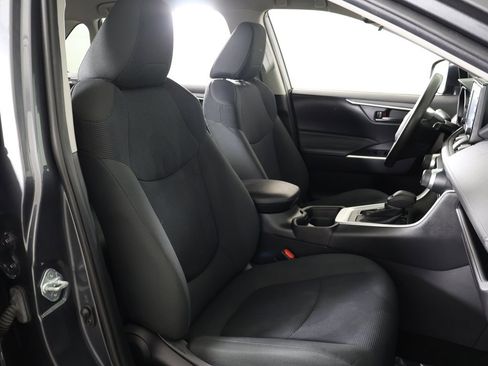 Used 2019 Toyota RAV4 LE image 29