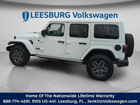 Used 2025 Jeep Wrangler Unlimited Sahara AWD/4WD image 10