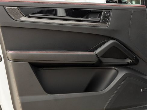 Certified 2026 Porsche Cayenne GTS AWD/4WD image 20