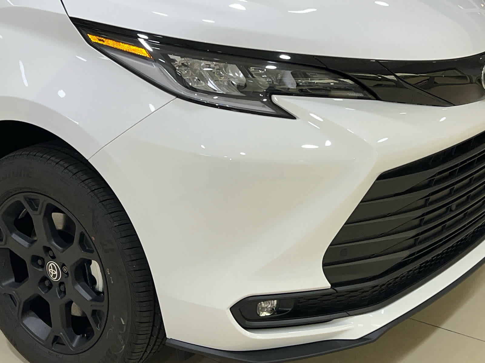 New 2026 Toyota Sienna XLE Woodland Edition AWD/4WD image 2