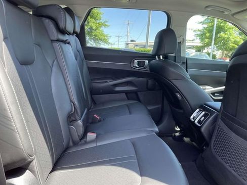 Certified 2022 Kia Sorento S w/ Panoramic Sunroof Package FWD image 16