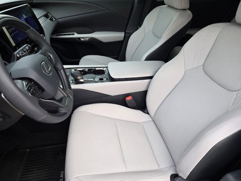 Used 2025 Lexus RX 350 Premium w/ Convenience Package FWD image 9