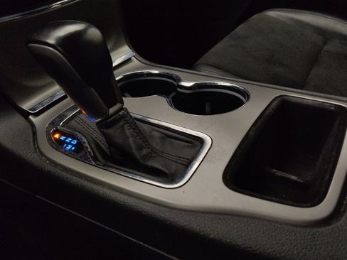 Used 2019 Jeep Grand Cherokee Altitude image 26