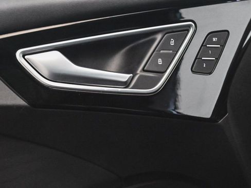 Used 2023 Audi Q4 e-tron Premium Plus w/ Premium Plus image 9