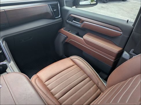 Used 2024 GMC Sierra 2500 Denali Ultimate AWD/4WD image 18