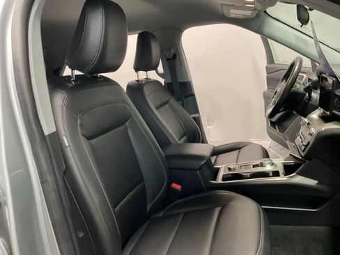 Used 2022 Ford Explorer XLT w/ Equipment Group 202A AWD/4WD image 24