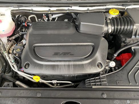 Used 2026 Chrysler Pacifica Select FWD image 10