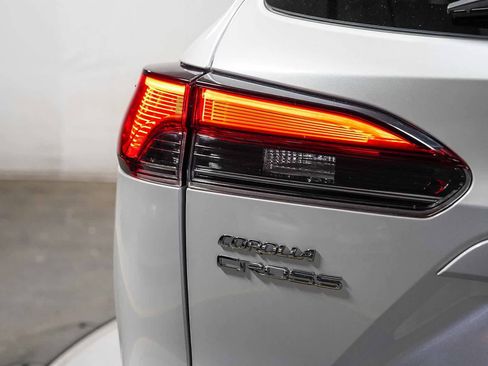 Certified 2023 Toyota Corolla Cross XLE w/ Convenience Package FWD image 12