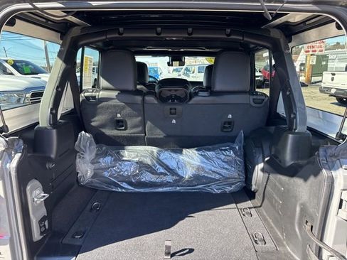 Certified 2022 Jeep Wrangler Unlimited Sahara w/ Cold Weather Group image 20