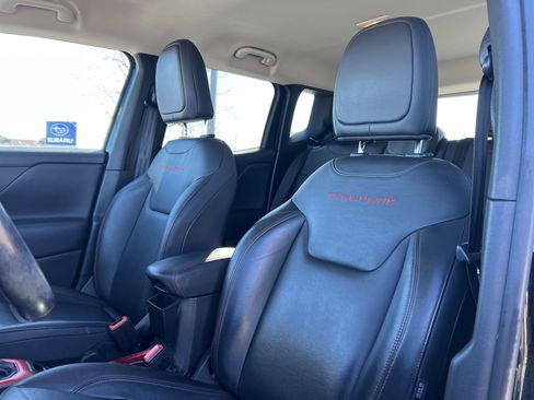 Used 2016 Jeep Renegade Trailhawk w/ Premium Trailhawk Package image 25