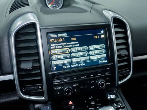 Used 2016 Porsche Cayenne image 44