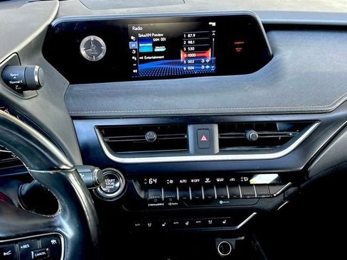 Used 2022 Lexus UX 200 w/ Premium Package image 18