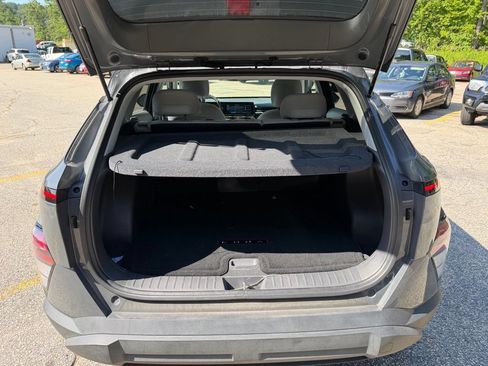 Used 2024 Hyundai Kona SEL w/ Convenience Package FWD image 3