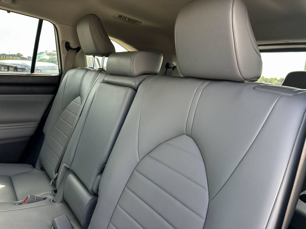 Certified 2025 Toyota Highlander XLE FWD image 20