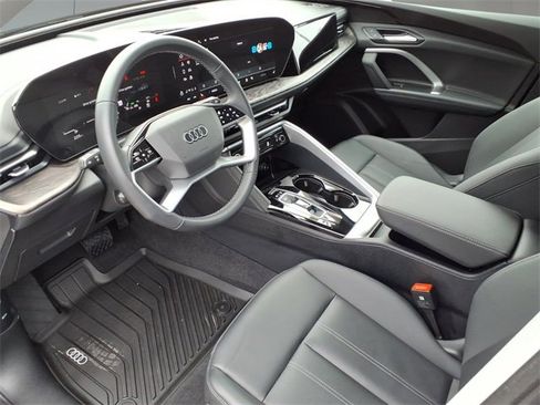 Used 2025 Audi Q5 Premium w/ Convenience Package image 13