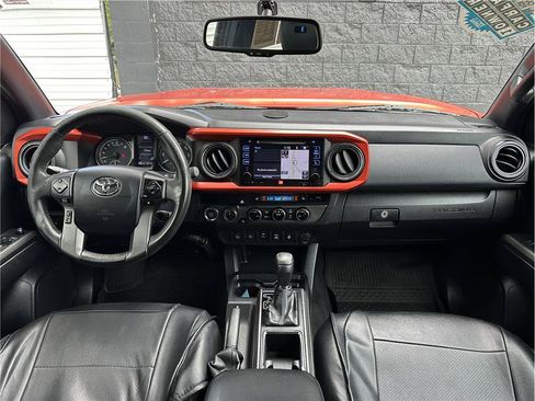 Used 2016 Toyota Tacoma TRD Off-Road AWD/4WD image 18