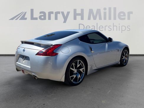 Used 2015 Nissan 370Z w/ Sport Package image 5