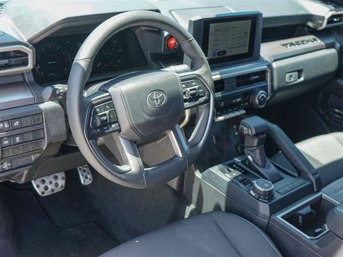 Used 2025 Toyota Tacoma TRD Sport AWD/4WD image 9
