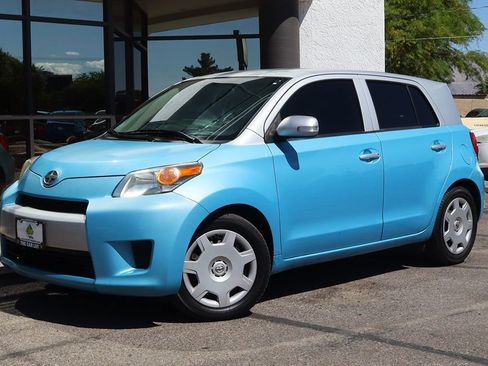 Used 2014 Scion xD image 3