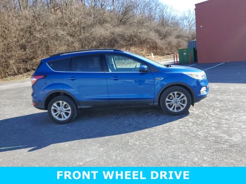 Used 2017 Ford Escape SE w/ Equipment Group 201A image 3