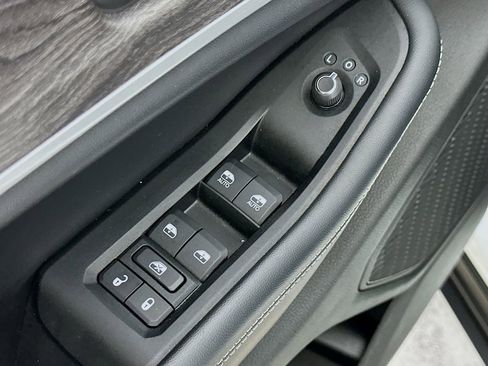 Used 2023 Jeep Grand Cherokee L Limited AWD/4WD image 21