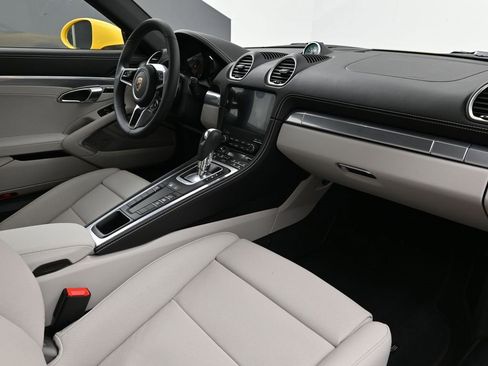 Used 2025 Porsche 718 Cayman image 12