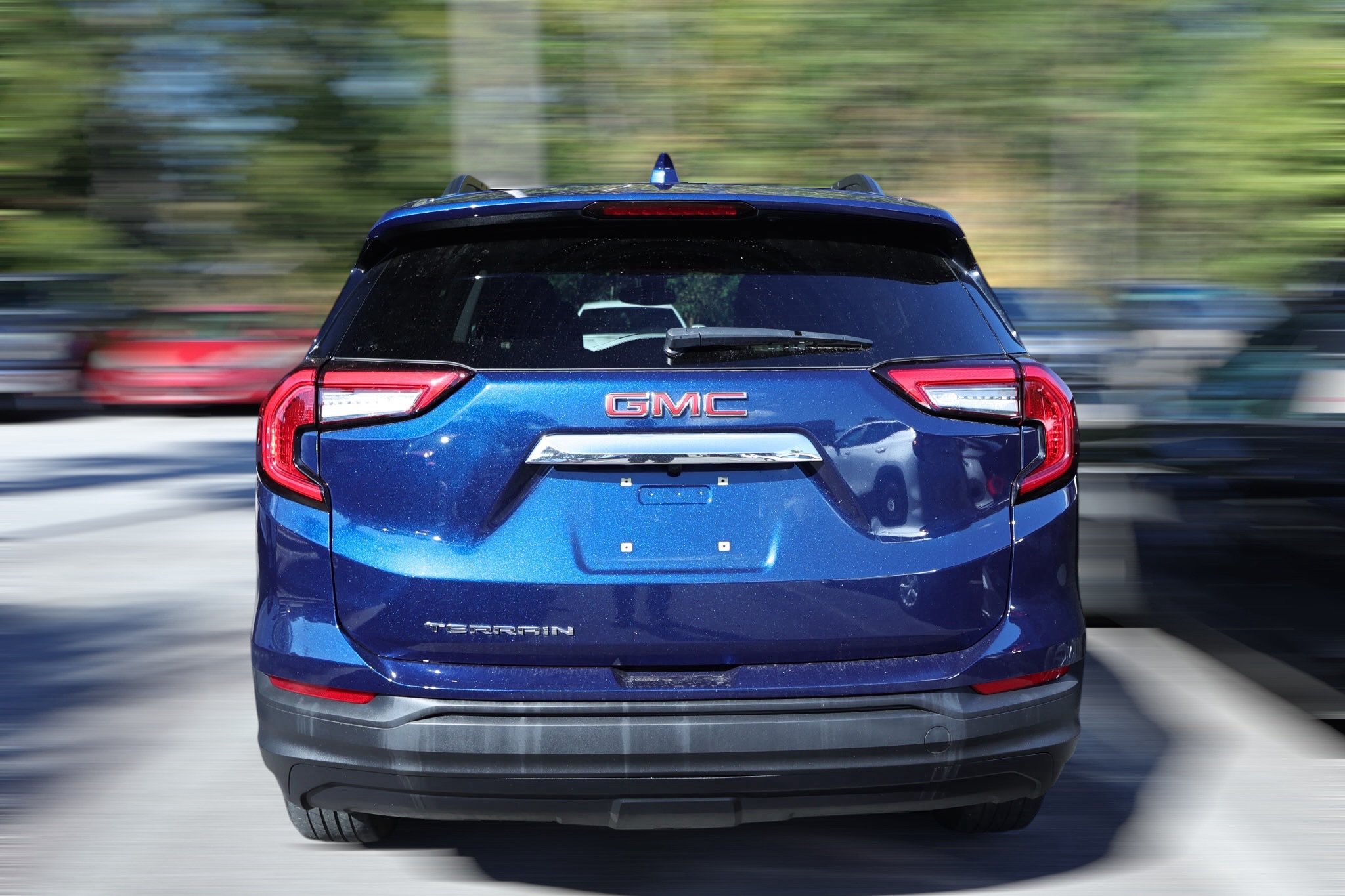 Used 2022 GMC Terrain SLE w/ Driver Convenience Package FWD image 3