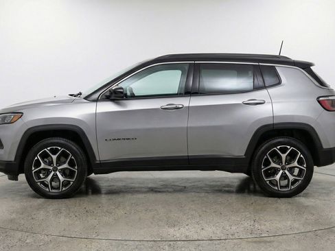 Used 2025 Jeep Compass Limited image 11