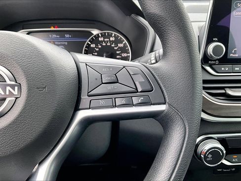 Used 2025 Nissan Altima 2.5 SV image 18