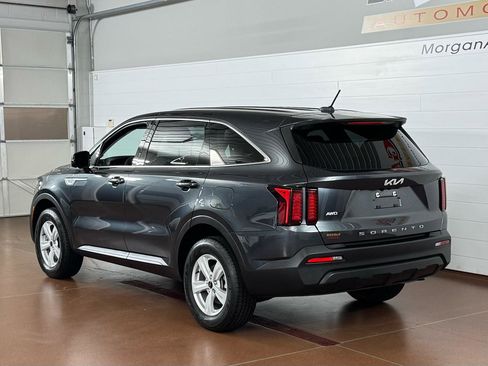 Used 2022 Kia Sorento LX image 5