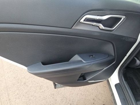 Used 2023 Kia Sportage LX AWD/4WD image 32
