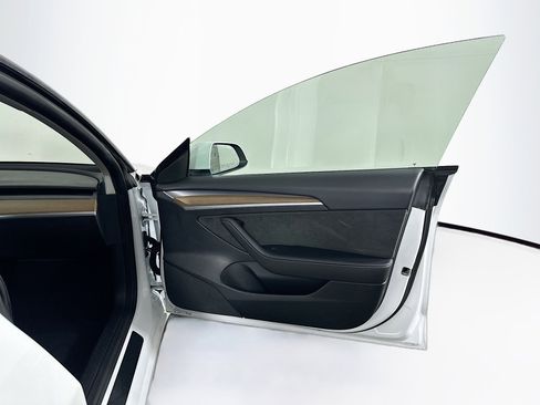 Used 2023 Tesla Model 3 Standard Range image 33