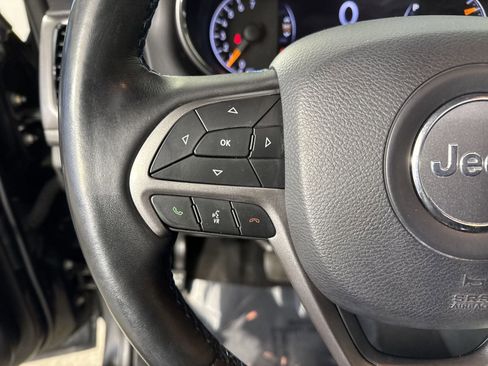 Used 2019 Jeep Grand Cherokee Laredo image 13