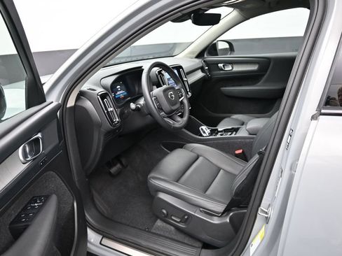 Used 2026 Volvo XC40 B5 Plus AWD/4WD image 9