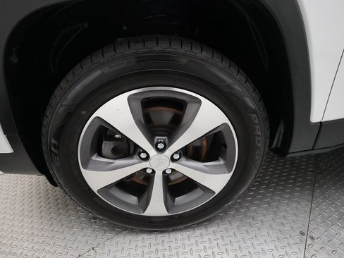 Used 2020 Jeep Cherokee Limited image 27