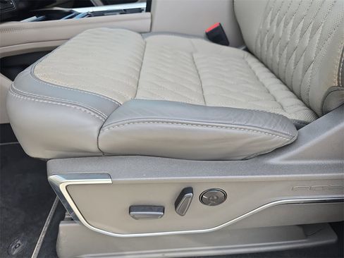 Used 2025 Ford F450 Platinum w/ Platinum Plus Package image 30