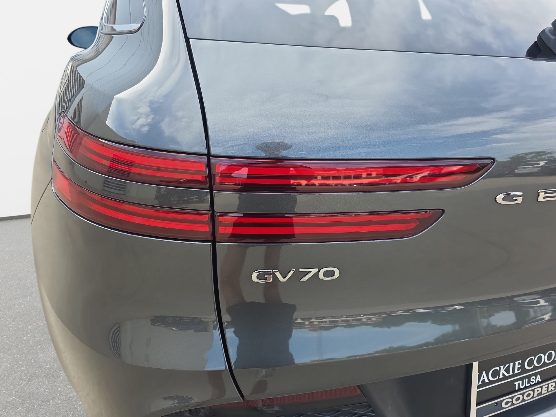 Used 2025 Genesis GV70 2.5T AWD/4WD image 32