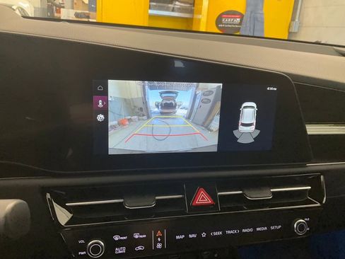 Certified 2025 Kia Niro EX image 19